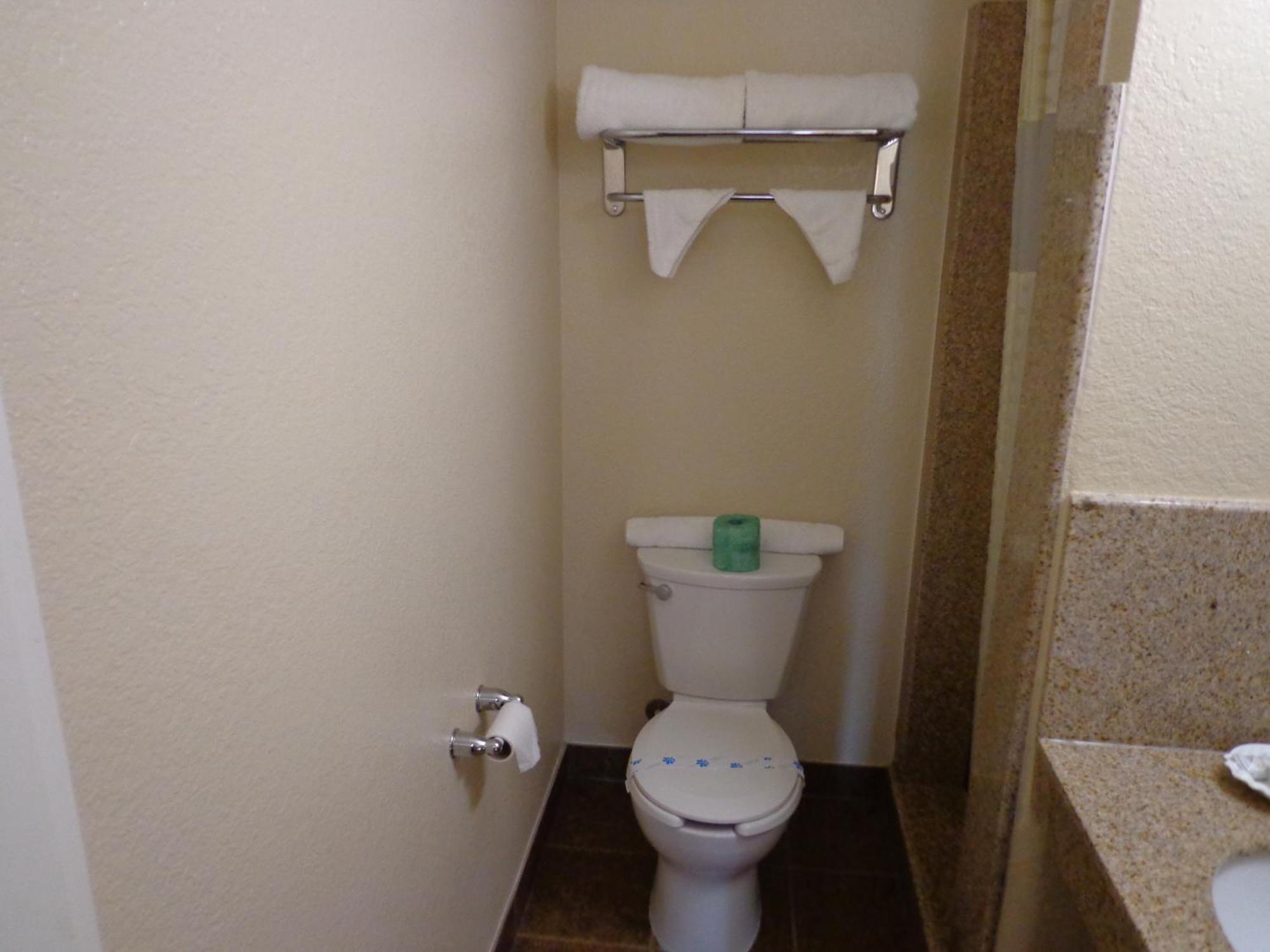 Economy Inn Express Warren Экстерьер фото