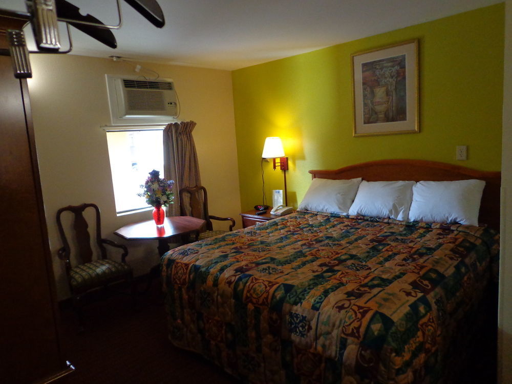 Economy Inn Express Warren Экстерьер фото
