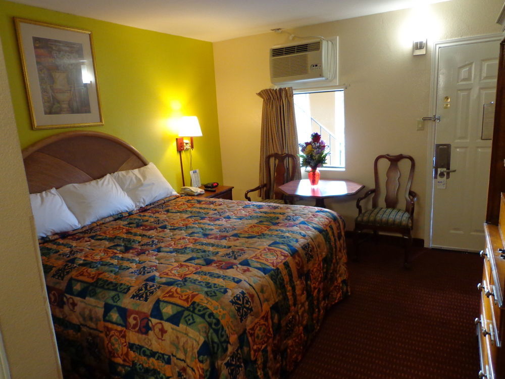 Economy Inn Express Warren Экстерьер фото